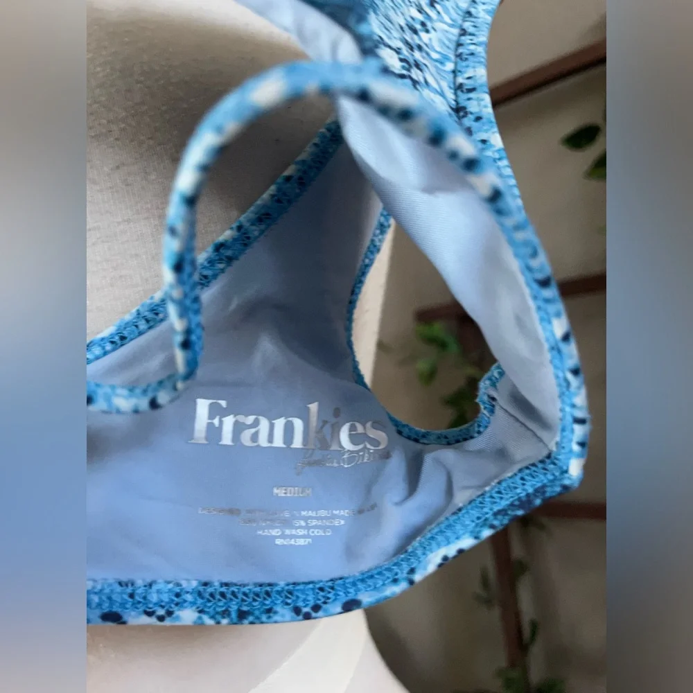 Frankies Bikinis 2 Pc Set Lulu Top and Kenz Bottom